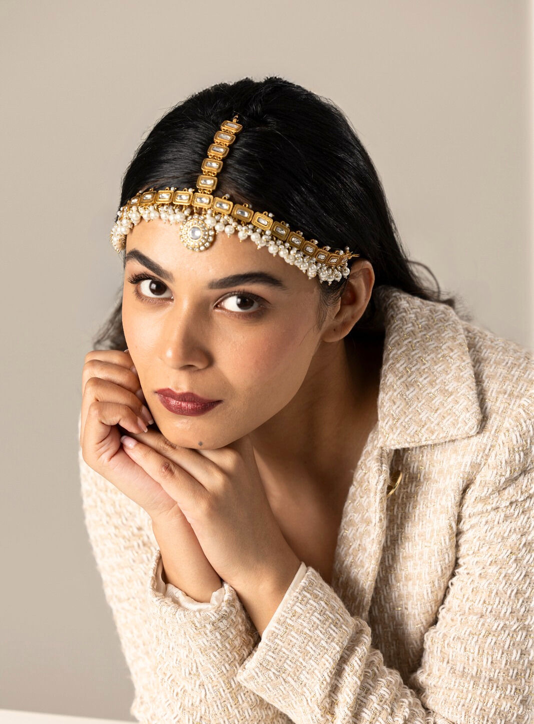 Stunning Zena Mathapatti with detailed Kundan design and pearls for a regal look