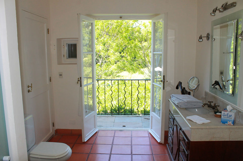 Bathroom suite 1