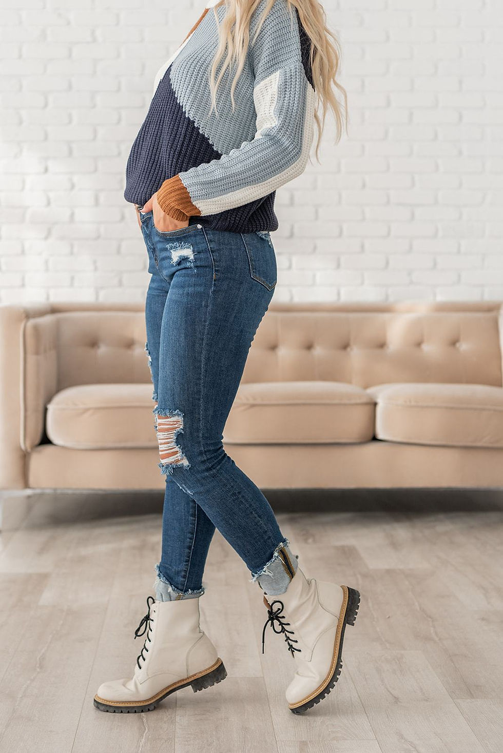 Thumbnail: Center of Attention Distressed Jeans