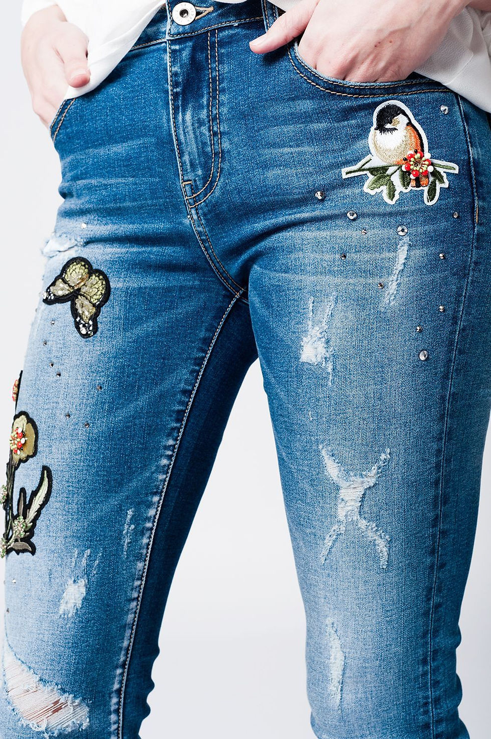 Thumbnail: Skinny Rip Jeans With Embroidered Patches