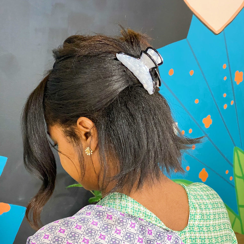 Thumbnail: Beautifully Outlined Hair Claw