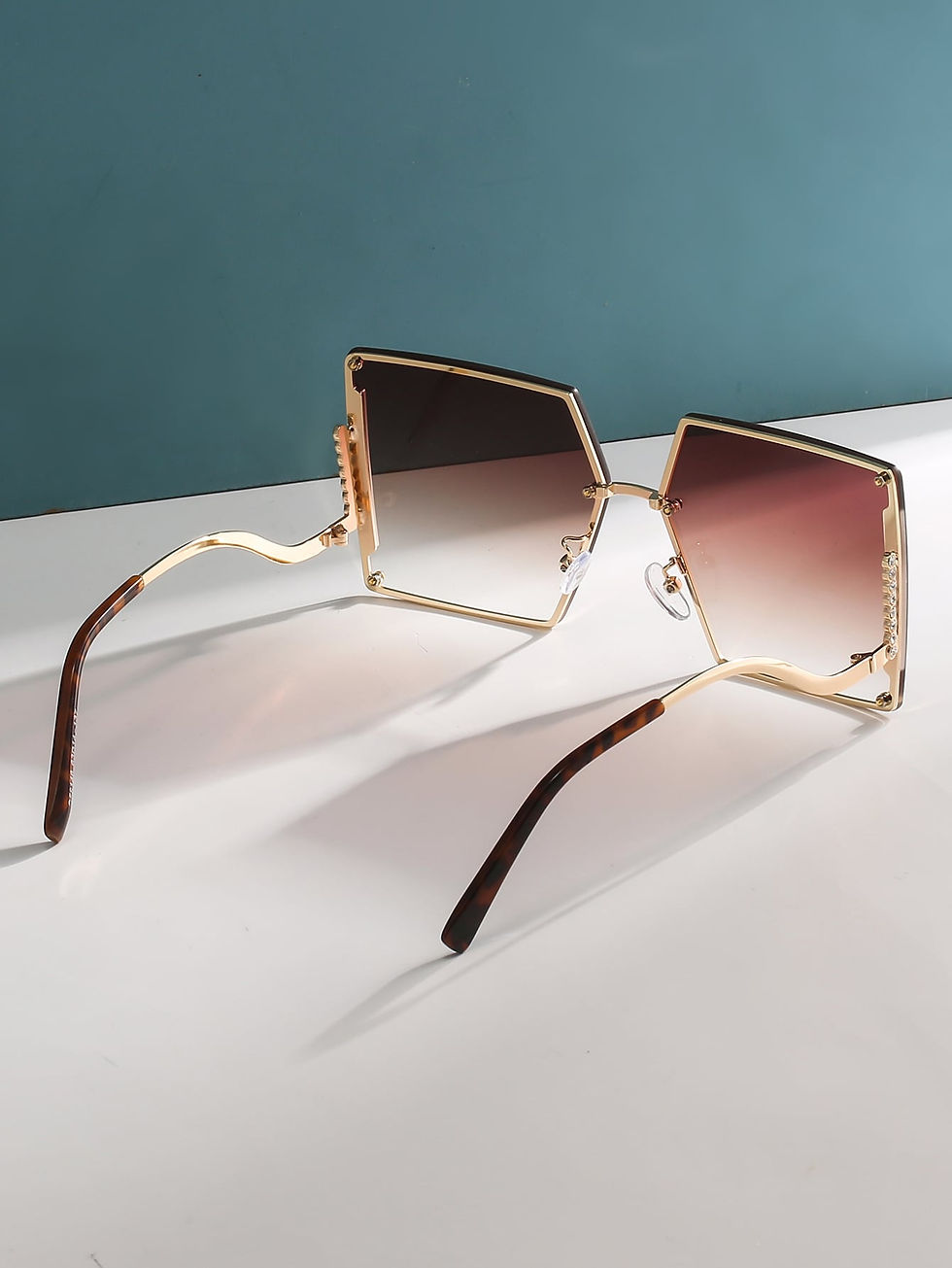 Thumbnail: Chic Square Studded Frame Sungasses