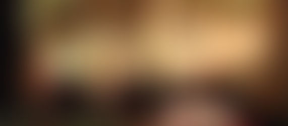 Rêve(s) est, en réalité, un spectacle troublant. Une de ses spectatrices, actrice par ailleurs, Imen Manaï, exprime en ces termes ses émotions : "Sous un quotidien amusant, simple, riche et coloré se cachait une vérité sombre, une cave remplie de honte, de racisme et de saleté. Cette vérité a soudain explosé, au risque de faire s’effondrer tout l’édifice. Les personnages étaient à ce point drôles, vrais et dramatiques que je ne savais plus s’il fallait en rire ou en pleurer."