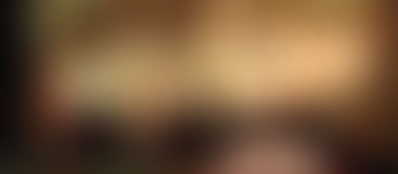 Rêve(s) est, en réalité, un spectacle troublant. Une de ses spectatrices, actrice par ailleurs, Imen Manaï, exprime en ces termes ses émotions : "Sous un quotidien amusant, simple, riche et coloré se cachait une vérité sombre, une cave remplie de honte, de racisme et de saleté. Cette vérité a soudain explosé, au risque de faire s’effondrer tout l’édifice. Les personnages étaient à ce point drôles, vrais et dramatiques que je ne savais plus s’il fallait en rire ou en pleurer."