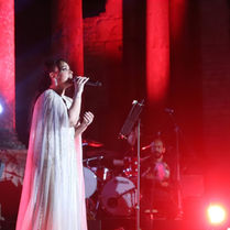 Marwa Nagy fait vibrer Dougga lors d'une soirée dédiée au maître Baligh Hamdi - par Sofien Manaï