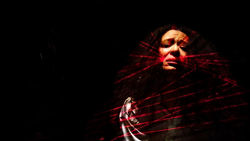 'Fi batn el-Hout' de Marwa Manaï : personne ne peut échapper à l'emprise d'une toile en fil rouge 