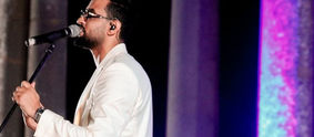 Lors de la cinquantième édition du Festival International de Dougga, ce théâtre romain emblématique de la région du nord-ouest de la Tunisie a été le témoin dimanche 12 juillet 2026 vers 22H00 d'une soirée jeune et dynamique dont le principal protagoniste est le chanteur Mortadha Ftiti.     Artiste en progression    Mortadha Ftiti trace bel et bien et progressivement sa réputation d'artiste de talent. Il est désormais adulé par une grande partie de la jeune génération et entraîne un phénomène d'identification. C'est actuellement le seul artiste contemporain capable d'attirer l'attention sur lui de cette manière.