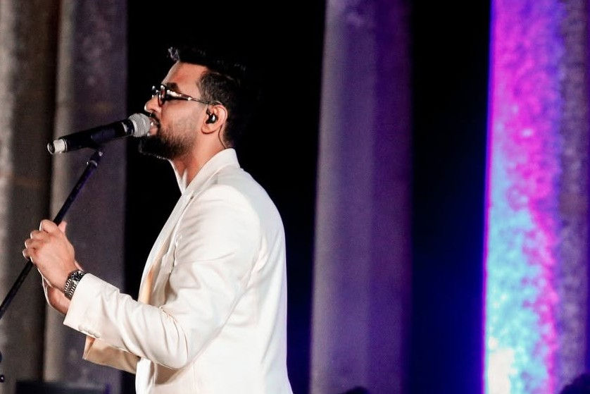 Lors de la cinquantième édition du Festival International de Dougga, ce théâtre romain emblématique de la région du nord-ouest de la Tunisie a été le témoin dimanche 12 juillet 2026 vers 22H00 d'une soirée jeune et dynamique dont le principal protagoniste est le chanteur Mortadha Ftiti.     Artiste en progression    Mortadha Ftiti trace bel et bien et progressivement sa réputation d'artiste de talent. Il est désormais adulé par une grande partie de la jeune génération et entraîne un phénomène d'identification. C'est actuellement le seul artiste contemporain capable d'attirer l'attention sur lui de cette manière.