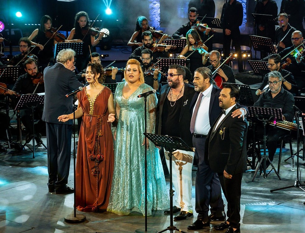 Dans le cadre de la 59e édition du Festival International de Hammamet, les amateurs de la musique avaient rendez-vous, hier 22 juillet, avec un spectacle inédit du chef d'orchestre et compositeur Kamel Ferjani, qui fut également le directeur du Festival International de Carthage entre 2021 et 2024. Ce concert qui rassemble une quarantaine de musiciens, les meilleurs du pays, s'intitule "Dialogue des cordes 2". C'est un projet artistique se poursuivant depuis maintenant une décennie et demie voire plus, qui s'est concrétisé par "Dialogue des cordes 1" présenté pour la première fois en 2008.