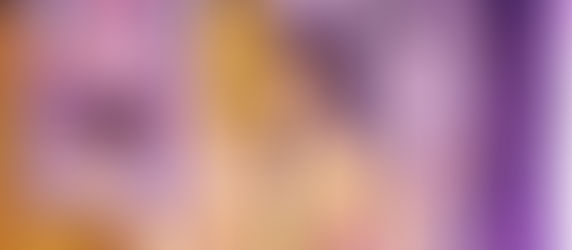 Accompagnée du maestro Mohamed Lassoued, son compagnon de route artistique, qui connaît par cœur son répertoire, ses conducteurs de soirée ainsi que ses capacités d'artiste-chanteuse, Eya Daghnouj a interprété avec une grande rigueur et créativité une série de chefs-d’œuvre du chant arabe : Amal Hayati, Enta Omri, Al-Ritha Wa Nour d'Om Khalthoum, Awkaty Betehlaw chantée par Warda et aussi par Sayed Mekawy. En gros, ce qui caractérise la manière de chanter d'Eya Daghnouj, c'est bel et bien sa sensibilité à fleur de peau et sa technicité dans l'exécution tout autant des mélodies les plus difficiles que les modes les plus complexes. 