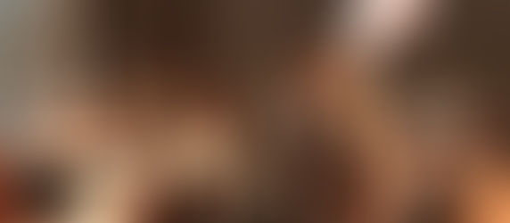 Vêtu d'une jebba ainsi que l'ensemble des membres de son orchestre, 24 musiciens très familiarisés avec les airs du malouf, Zied Gharsa ainsi que son fils Raouf, doté comme son père d'un oud ancestral, ont réussi un spectacle de qualité digne de la présence de l'équipe de la Télévision nationale. Celle-ci a fait le déplacement pour mémoriser ce spectacle typique exprimant la beauté, la tradition et la modernité de l'identité magrébine.     Zied Gharsa a hérité cet art du malouf et des mouachah de son père Taher Gharsa, ce dernier a été l'élève de Khmaïes Tarnen, le maître de la Rachidia. Désormais, Zied compte transmettre la flamme de la musique à ses fils et en particulier à Raouf.