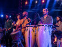 Le concert d'Addict Ameba a duré 90 minutes, c'est la première fois qu'ils font un concert en Tunisie. Ils ont intégré l'artiste tunisien résident à Milan Rabii Brahim. Addict Ameba est un groupe de percussions qui mélange les rythmes africains et les rythmes latinos avec un accompagnement de saxophone, d'orgue et de guitare. Chacun des membres du groupe joue librement son rythme pour arriver à une harmonie d'ensemble. Et c'est bien la magie de ce collectif de musique alternative.