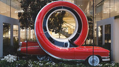 Dior, New York ve Beverly Hills mağazaları için sanatçı Alex Chinneck ile iş birliği yaptı