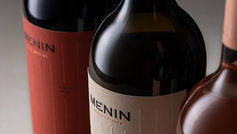 Vinco Studio, Menin Douro Estates için zarif ve minimalist bir kimlik yaratıyor