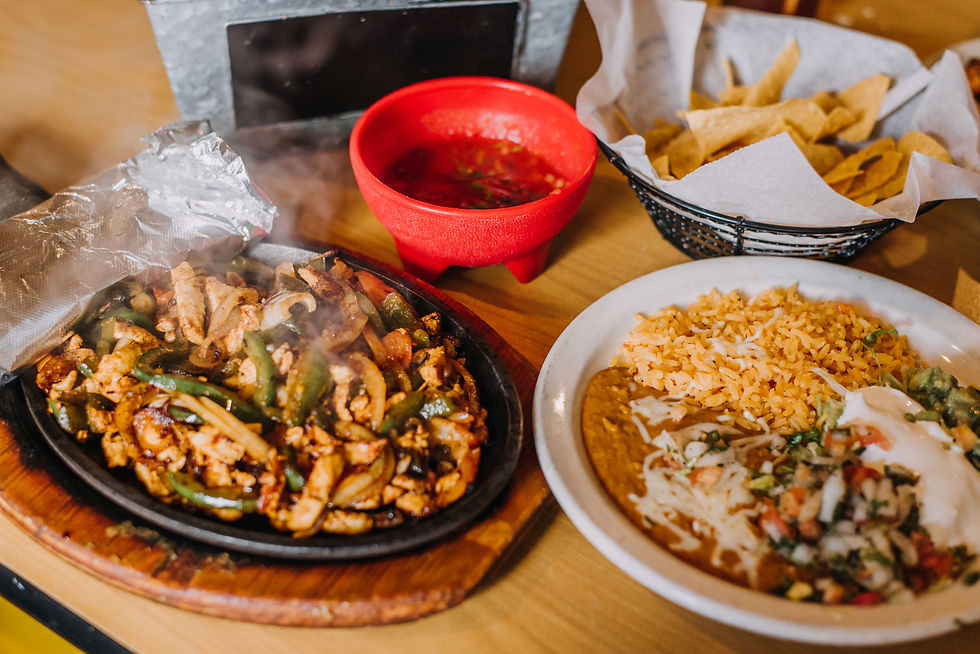 steaming-hot-mexican-skillet-chicken-fajitas-dinne-2024-11-25-12-32-03-utc.jpg