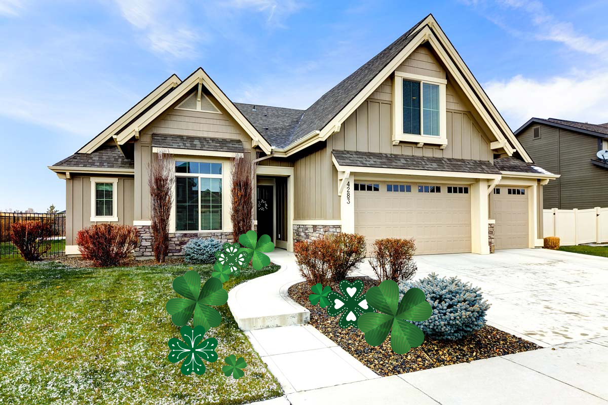 St. Patrick’s Day Clover Yard Signs, Set of 9 Various Sizes, with Metal Stake