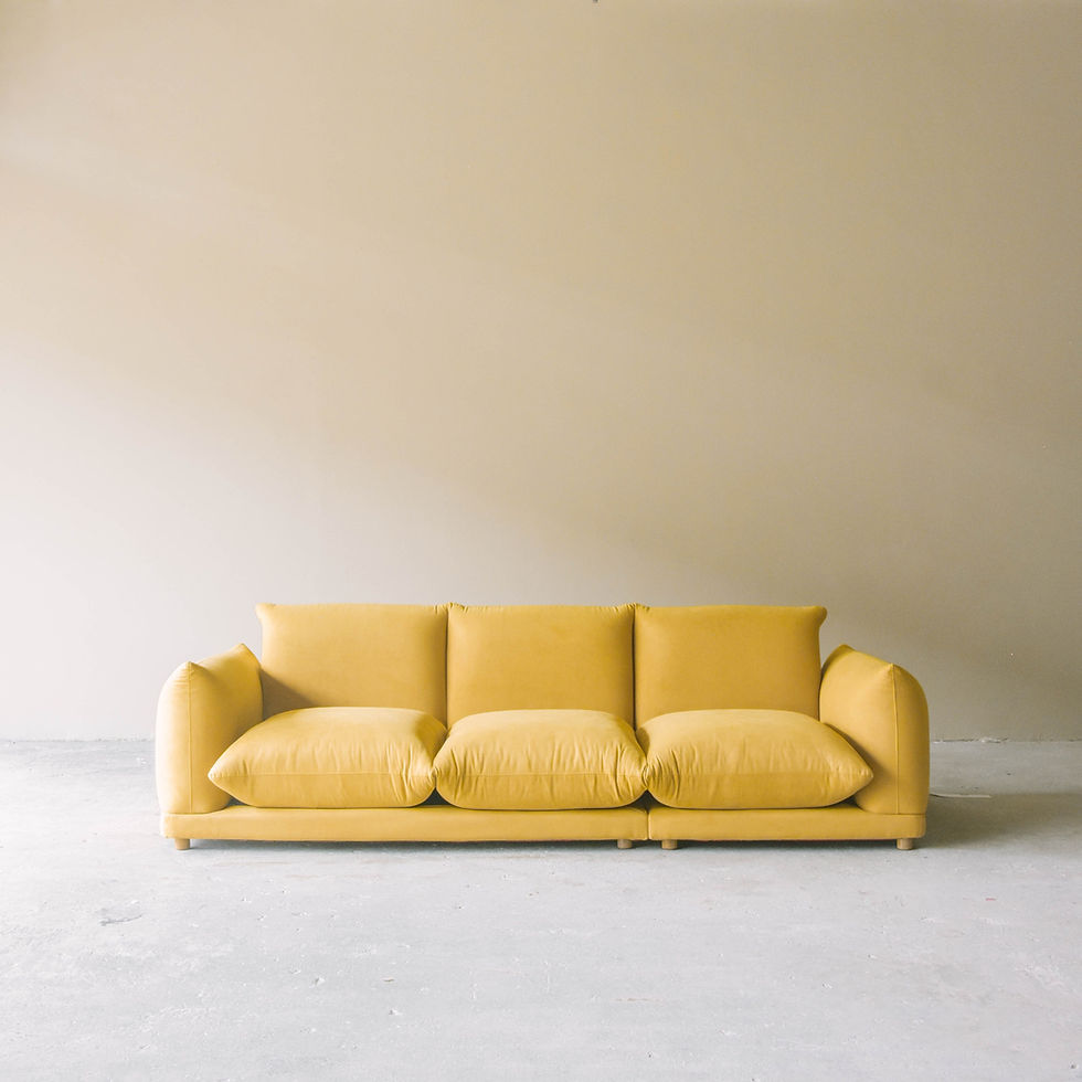 Sofa nắng tam giác 3 chỗ ngồi màu vàng vải indonesia