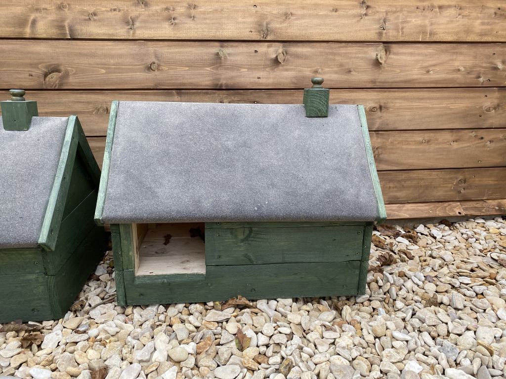 £30 Small Hog House