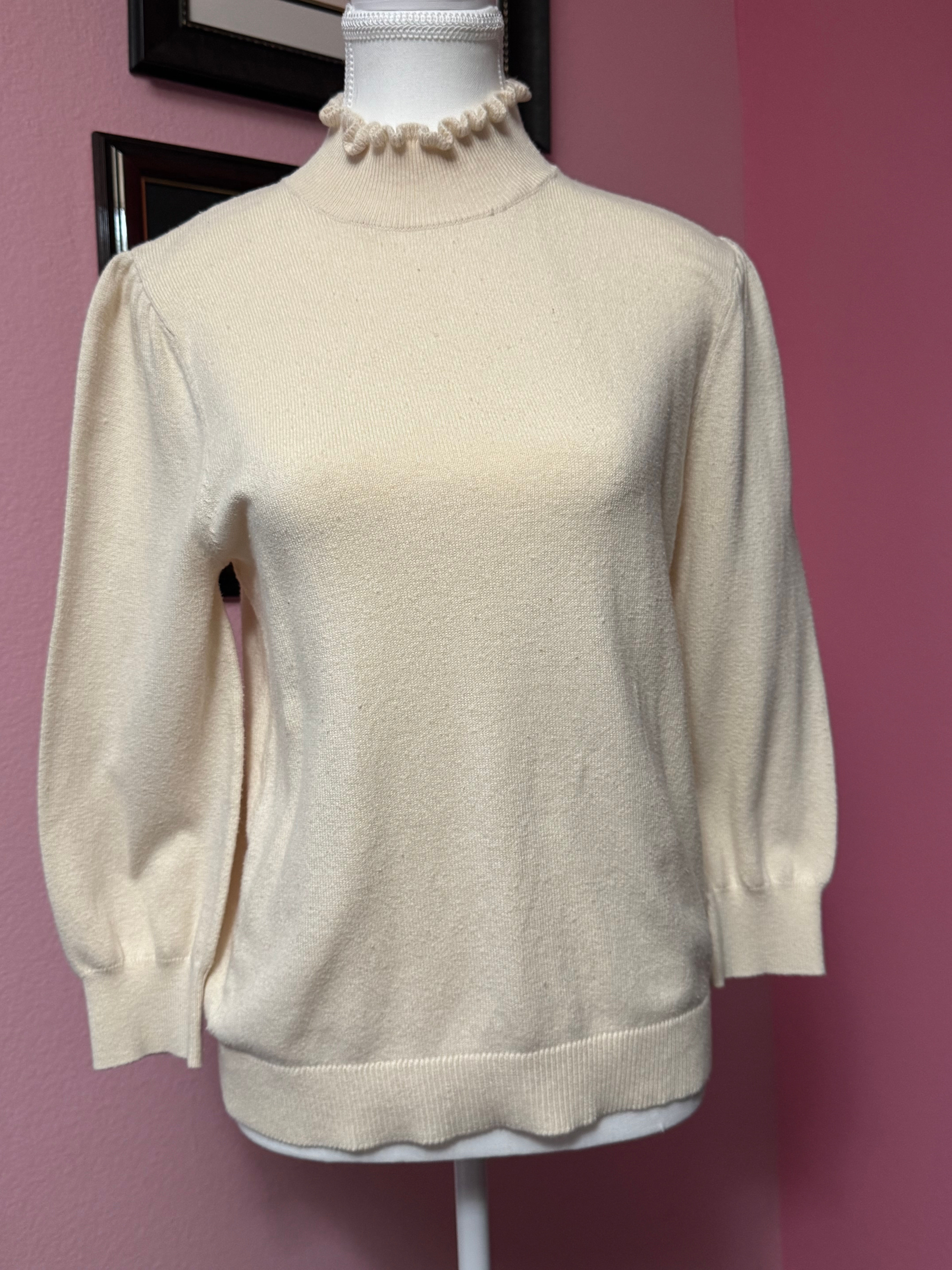 Ann Taylor Knit Top w Wavy Neck Design Size M