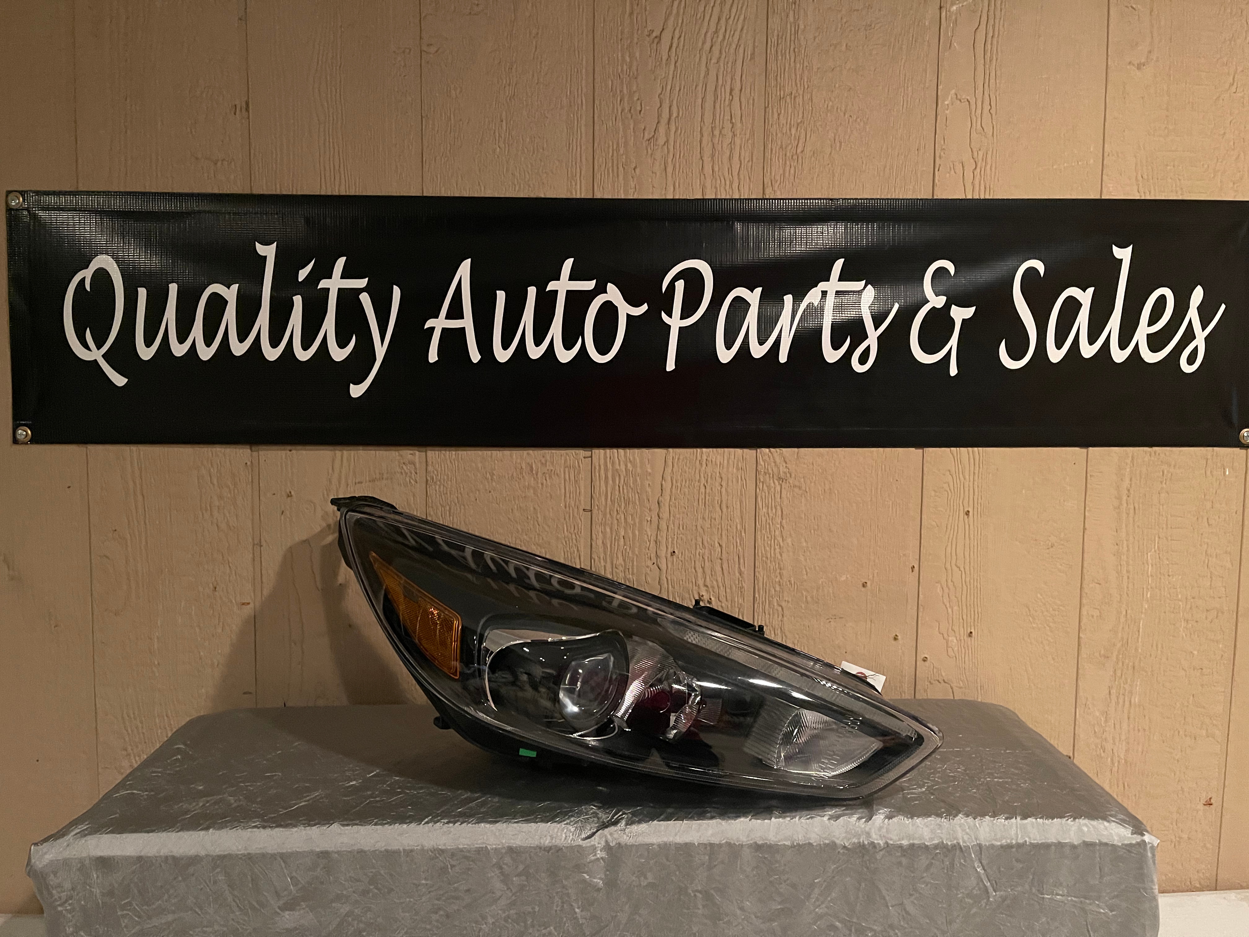 2015-2018 Ford Focus RH Headlight Xenon