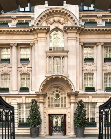 Exploring the Best of Both Worlds: High-End Travel & Simple Hotel Bookings with Exclusive Perks