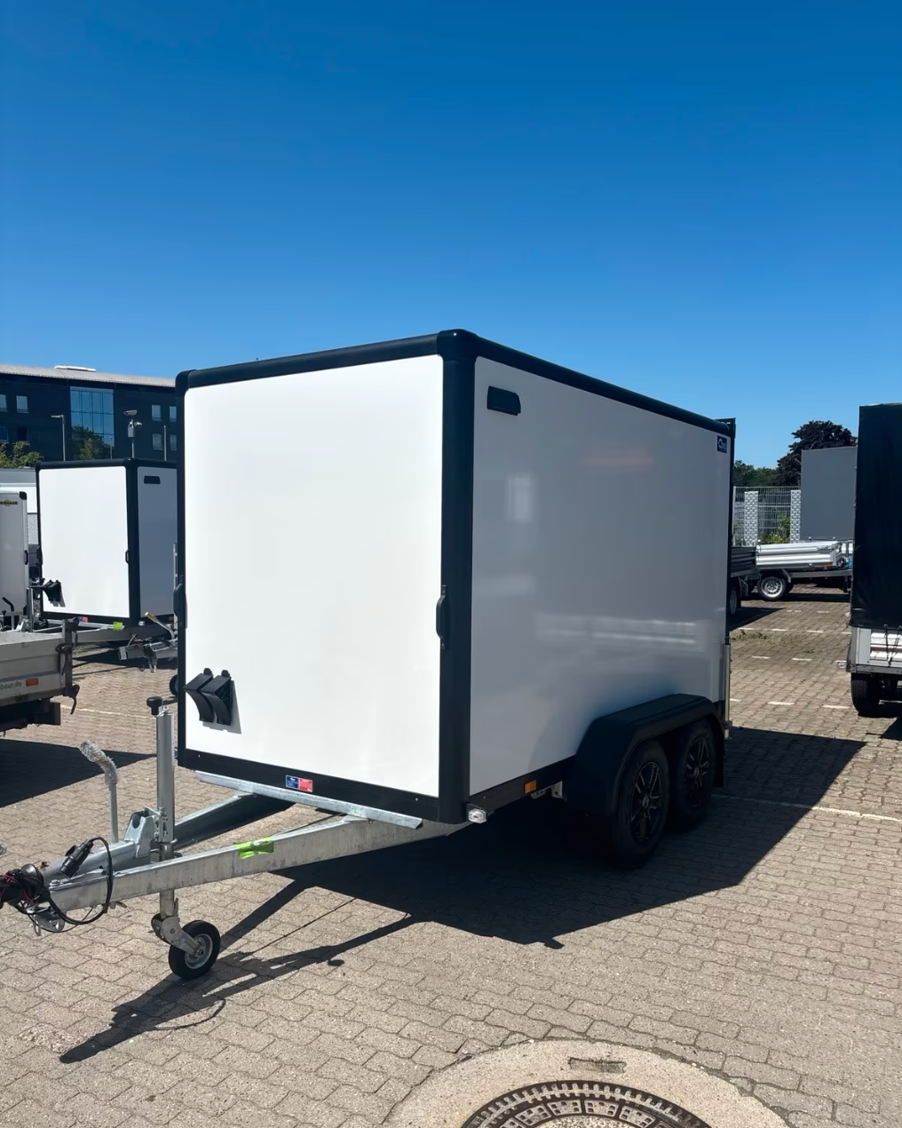Blyss Premium Sandwich Line Enclosed Box Trailer (FS2730/180HTL)