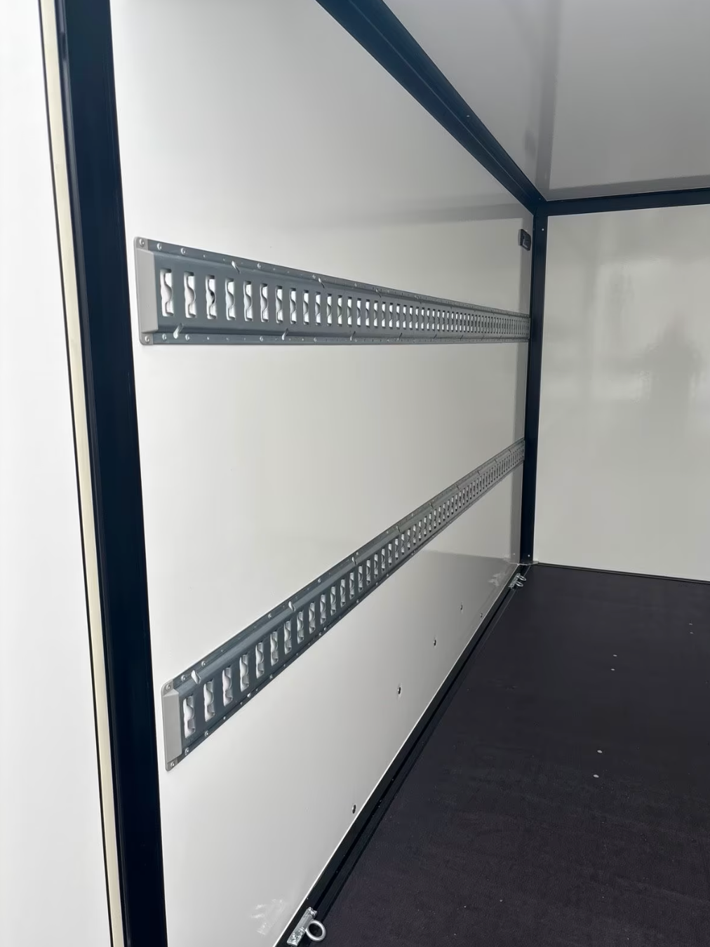 Blyss Premium Sandwich Line Enclosed Box Trailer (FS2730/180HTL)