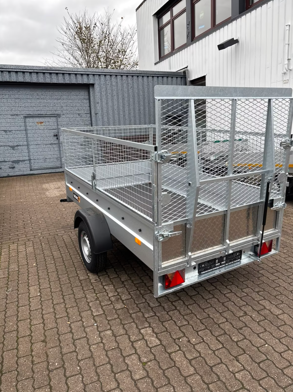 1304 F1 MR Single-Axle Machine Transporter (1,350 kg GVWR)