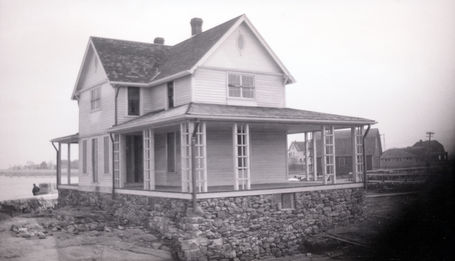 DWF-13 Eugene Fisks easternmost house 9 Chimney Corner Circle after renovations