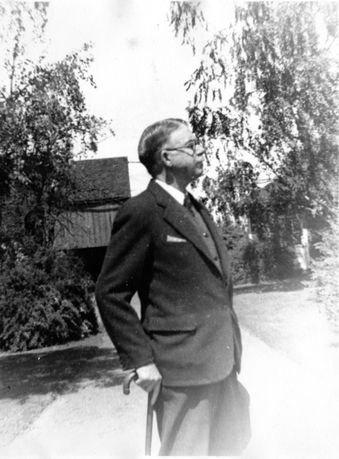 P-2930 Fred Rolf. Summer of 1938. Neighbor “Billie” Stack took this [photo] and gave Fred 