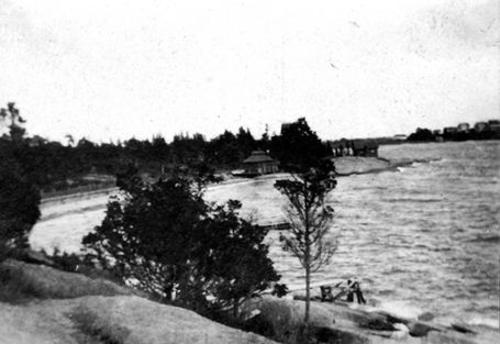 P-4004 Bloody Cove taken from Sachems Head Hotel (1906)