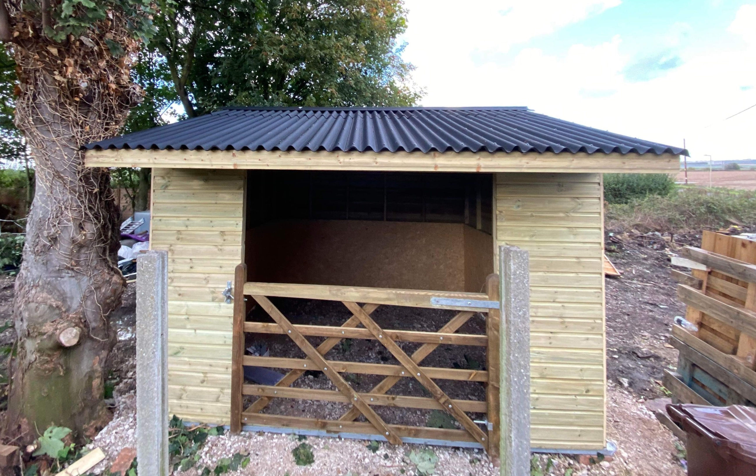 10ft x 12ft Shelter With Wooden Gate Premium Quality 25mm Cladding