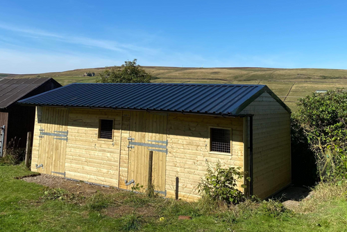 12ft x 24ft Timber Stable with Metal Anticon Roof Mobile 25mm Cladding ...