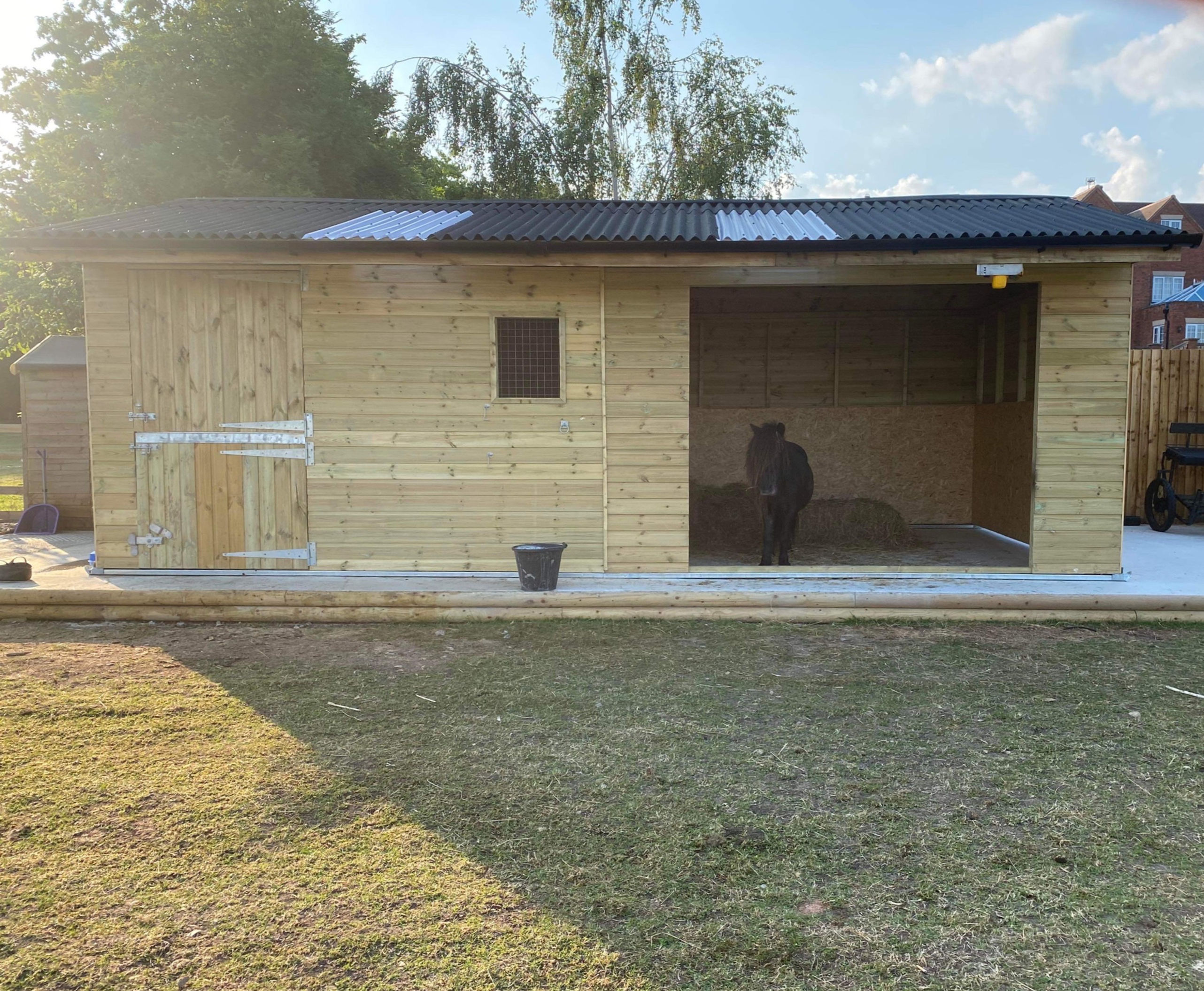 10ft x 20ft Budget Wooden Timber Stable & Shelter Block 19mm Cladding