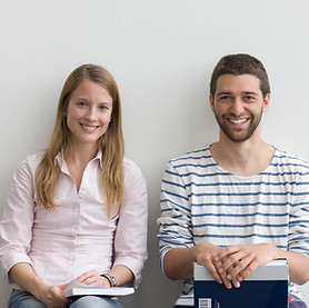 Lächelnde Studierende