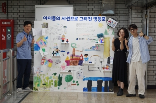 ▲ 서울 지하철 2호선 당산역에서 열린 ‘한발짝씩 반짝’ 미술전. (사진=별의친구들 제공)