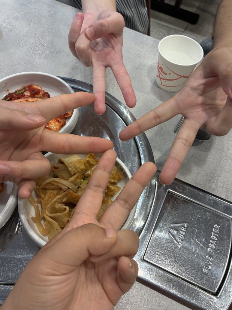 청행별 크루와의 점심 식사 현장