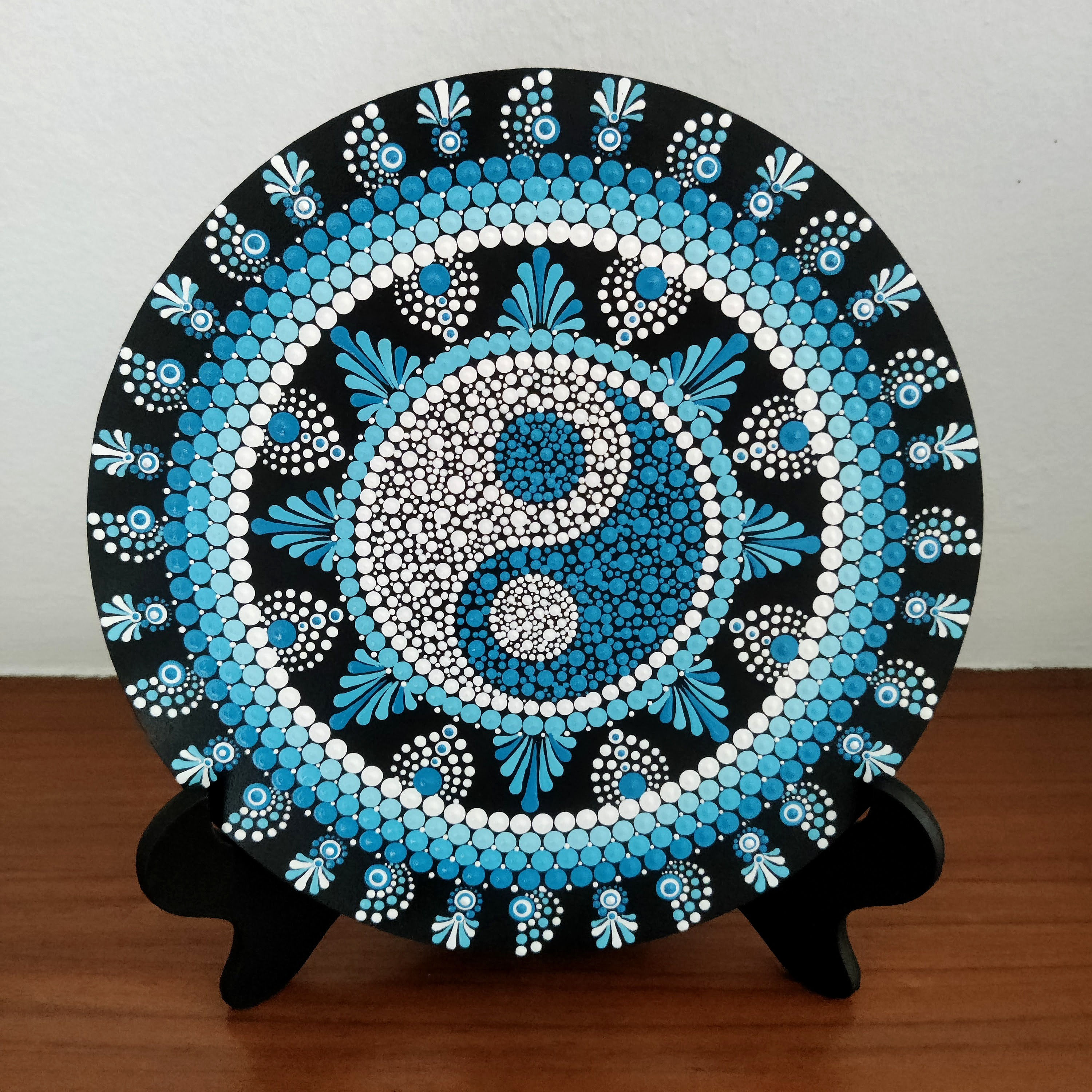 Blue and white yin yang