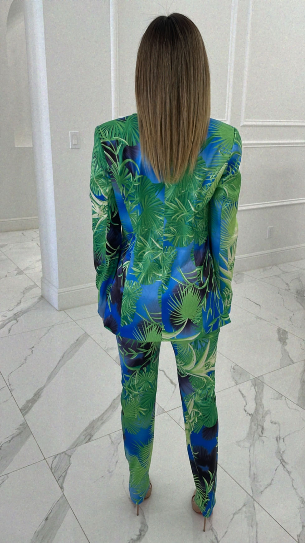 Thumbnail: Hinni Suit Set