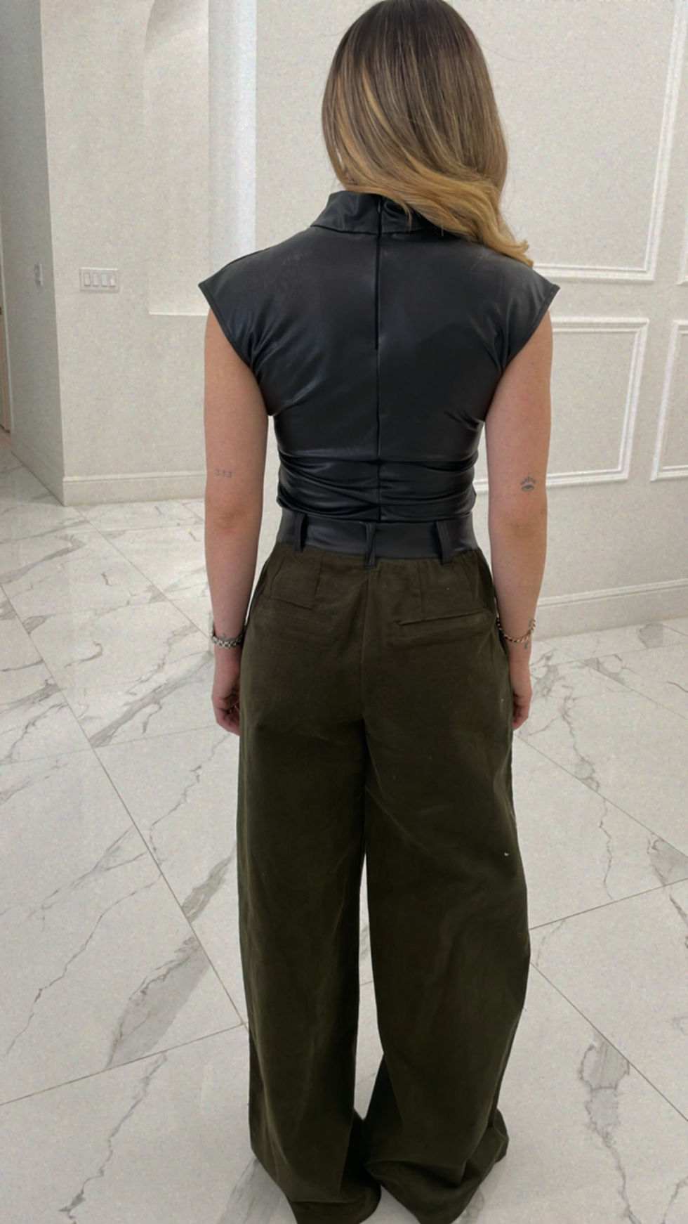 Thumbnail:  Debora Olvie  Pants 
