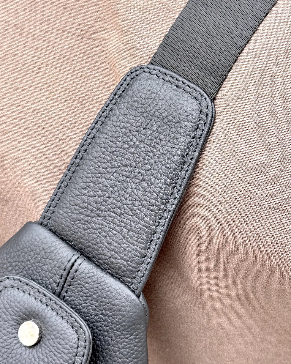 Thumbnail: Messenger Black