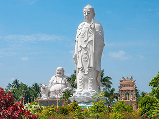A majestic image of Amitabha Buddha standing tall in Vĩnh Tràng Pagoda, symbolizing ultimate bliss and compassion