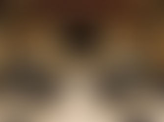 沖縄MICE会場のホテル宴会場に設置された同時通訳ブースと、会場PA用の音響ミキサー