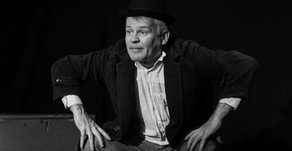 „Leikhúsið, eins og farsóttin, er sturlun, og það er smitandi“