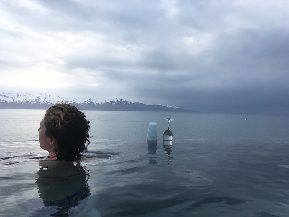 Emanda Percival, hot pools, geothermal pools, hot tubs,natural pools, Iceland, nature, countryside, body, body shaming, úr vör, vefrit, Aron Ingi Guðmundsson