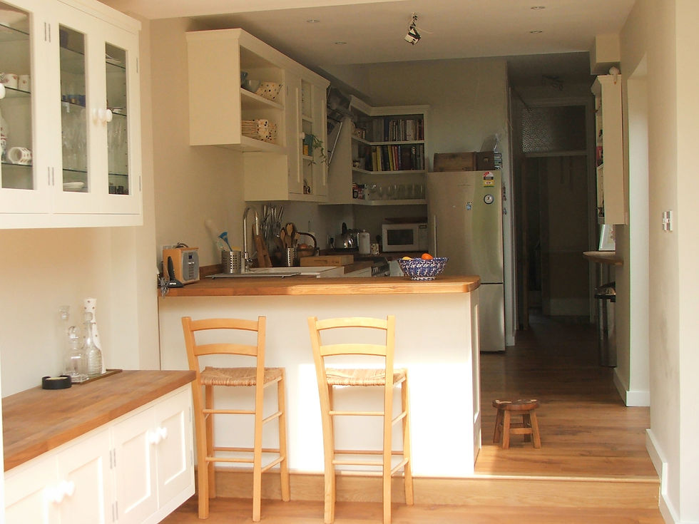 IN FRAME SHAKER KITCHEN PENINSULA WITH SEATING, Southgate, London