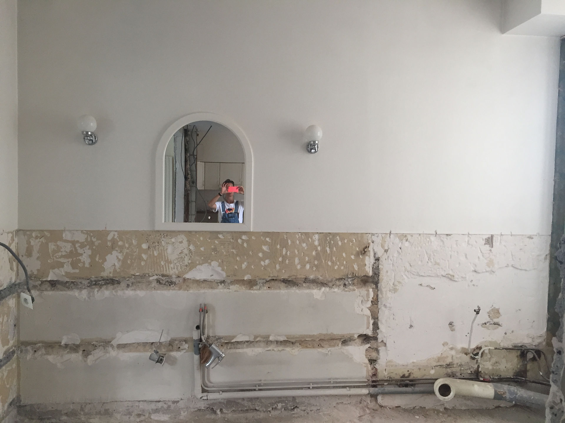 démolition de la salle de bain et la remplacer par la chambre d'ami