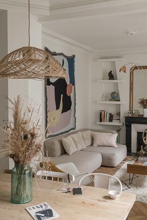 séjour style contemporain avec objet design et meubles épurés