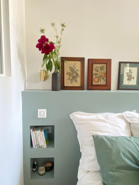 Création sur-mesure d'une tête de lit avec niches intégrées