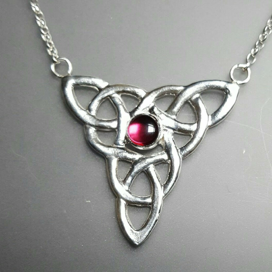 Open knotwork necklace